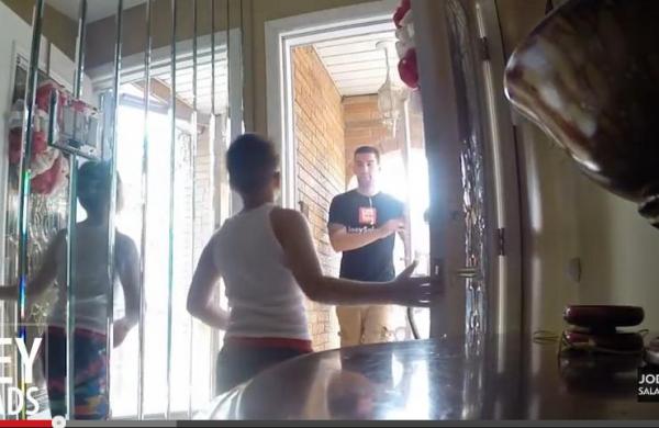 بالفيديو: تجربة تبين سهولة فتح الأطفال الباب للغرباء