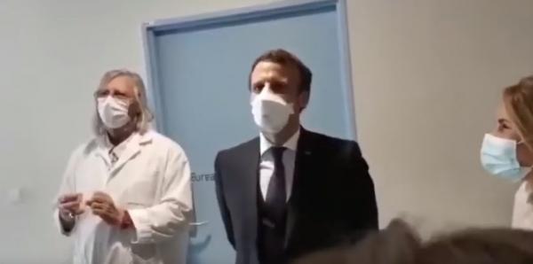 ماكرون يتفاجئ أثناء زيارته للمعهد الاستشفائي الجامعي بمرسيليا