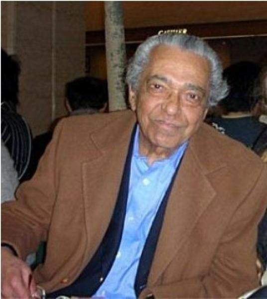 الملك يعزي أفراد أسرة المرحوم الأستاذ المهدي المنجرة