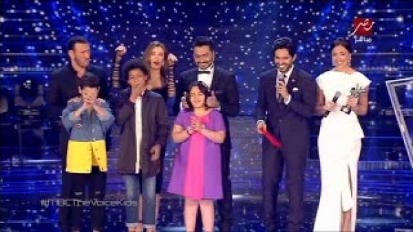 بالفيديو: لحظة فوز حمزة لبيض بجائزة MBCTheVoiceKids