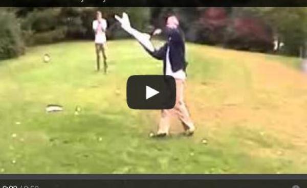 بالفيديو .. طائرة تصدم رجل أمام أسرته