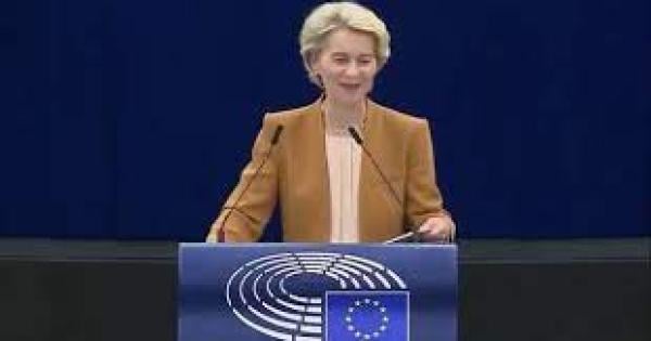 كلب يفاجئ اجتماع البرلمان الأوروبي بنباحه(فيديو)