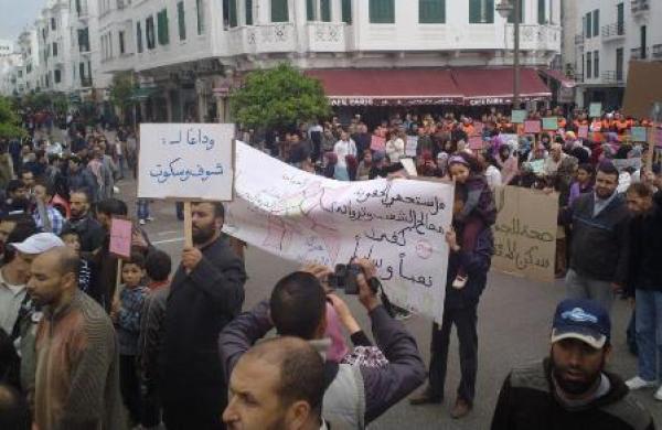 رويترز: آلاف المحتجين يطالبون بمغرب جديد