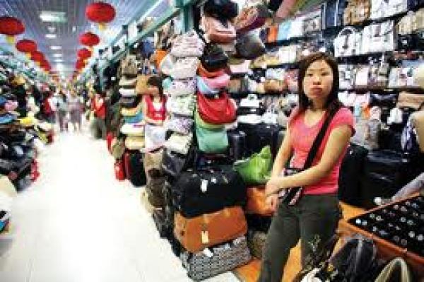 السلع المقلدة تغزو إسبانيا قادمة من المغرب