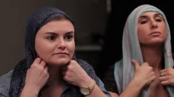 3 مليون مشاهده لـ «أمريكيات» يخضن تجربه ارتداء «الحجاب» للشعور بحياة المسلمة