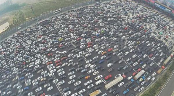 بالفيديو: هل هذا أكبر ازدحام مروري في العالم؟
