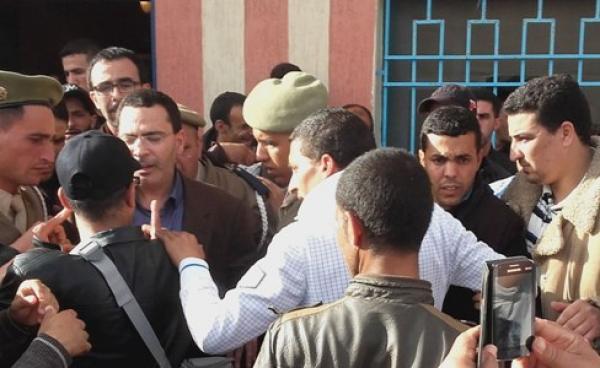 الداخلية تمنع الخلفي من تأطير لقاء تواصلي بالقوة بساحة عمومية لأسباب مجهولة