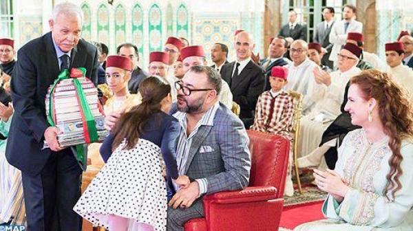الملك يحضر حفل نهاية السنة للمدرسة المولوية وهذا ما وعدته به الأميرة لالة خديجة