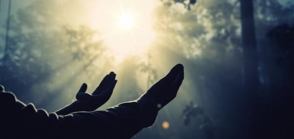 أسقف الرباط يدعو إلى صلاة موحدة لأمّة المسلمين واليهود والمسيحيين لرفع بلاء "كورونا"