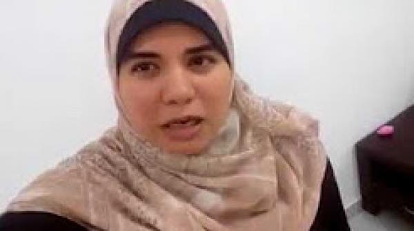 ابنة الرئيس مرسي تناشد العالم وتقول ان حياة والدها في خطر