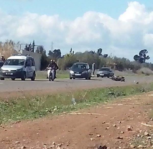 حصريا :حادثة سير بين سيارة للدرك الملكي ودراجة نارية