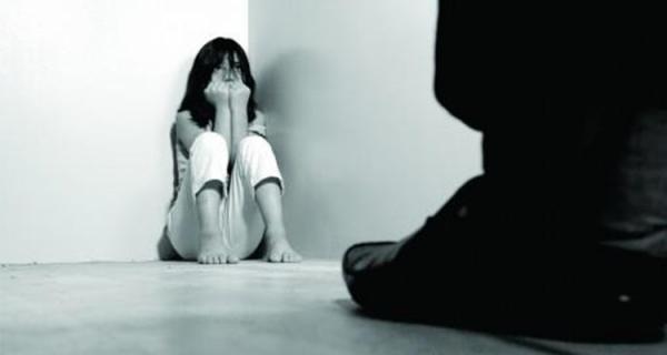 الدارالبيضاء : اعتقال ستيني يتحرش بطفلتين و ينزع سرواله أمامهما ...