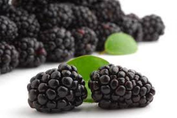 تناولي هذه الأطعمة لتحمي بشرتك من أشعة الشمس