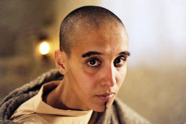 الممثلة المغربية جليلة التلمسي تكشف كيف تخلصت من أنوثتها من أجل شخصية \'أندرومان\'