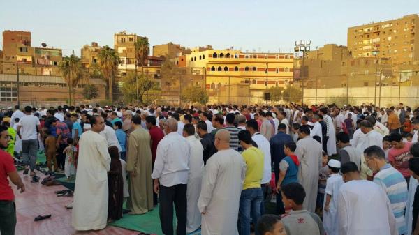 «الافتاء» المصرية توضح حكم الشرع في الاختلاط بين الرجال والنساء في صلاة العيد