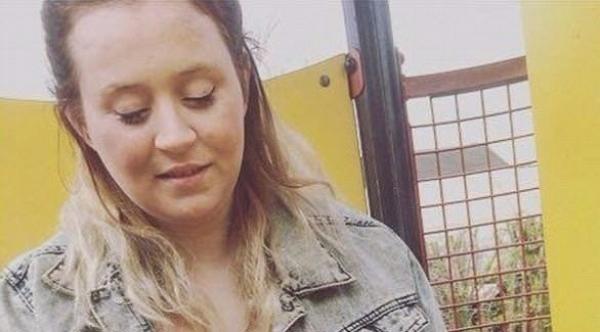 هذه المرأة تغط في النوم كلما ضحكت