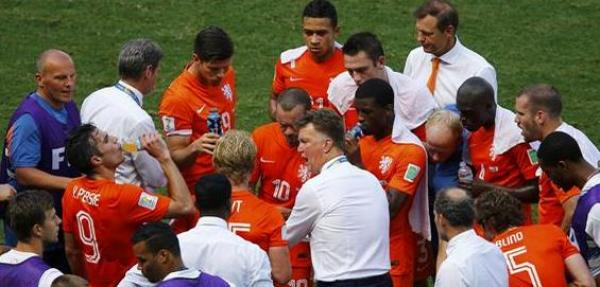 فان غال يكشف "السر" الذي قاد هولندا لعبور المكسيك