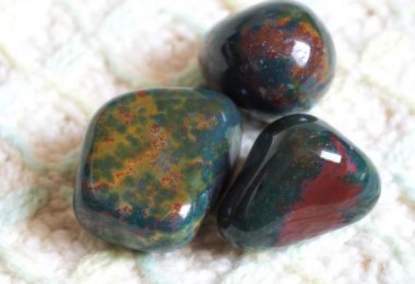 فقراء قرية مغربية يرتزقون من منتجات ثمنها خيالي و يبيعونها بأبخس الأثمان...