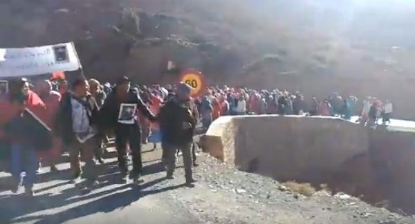 بعد 9 أيام من الاحتجاج والاعتصام ساكنة 100 كلم مشيا على الأقدام تتوصل إلى إتفاق وتفك الاعتصام