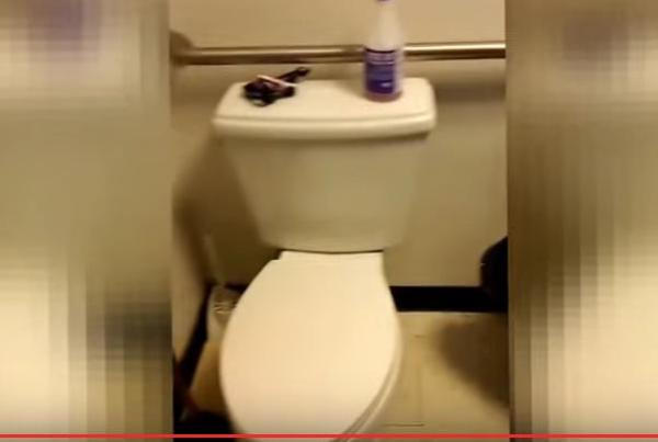 بالفيديو:  في فضيحة جديدة... مطعم دومينوز يخزن عجينة البيتزا في دورات المياه