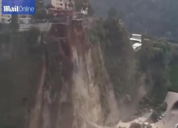 بالفيديو: انهيار أرضي ضخم يرعب المكسيكيين