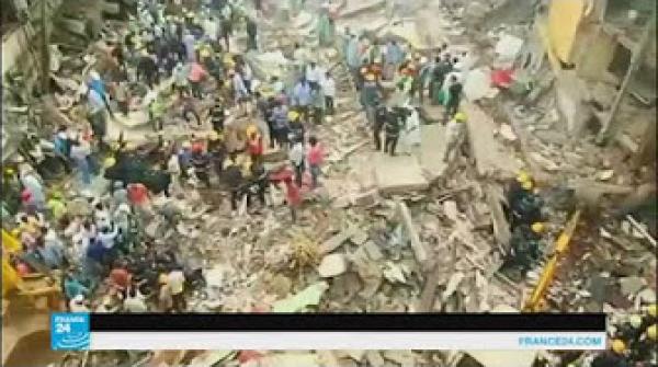 مقتل العشرات في انهيار مبنى سكني في مومباي بسبب تساقط الأمطار!!