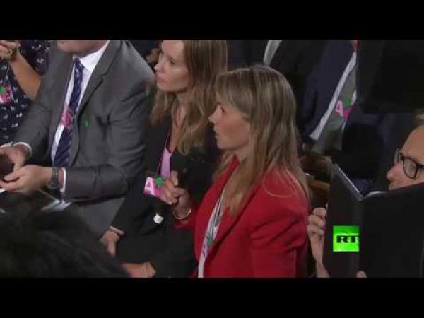 اختلاط أمر مراسلتين شقراوين على ترامب يثير عاصفة من الضحك