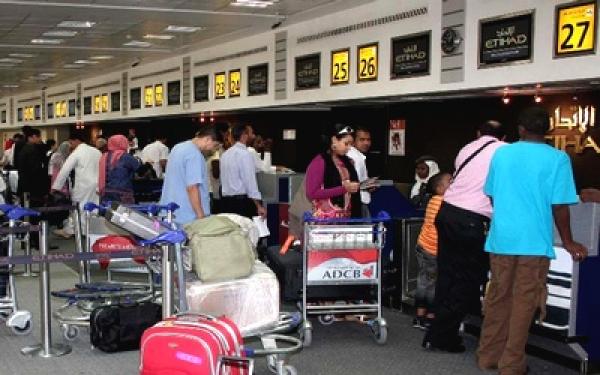 بتعليمات من الملك محمد السادس..إعادة 300 مغربي عالق بالخارج كل أسبوع  وإخضاعهم لحجر صحي مدته 9 أيام