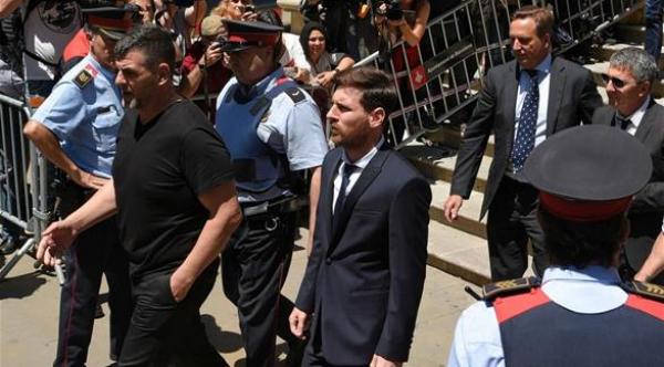 برشلونة يدعم ميسي بعد قرار سجنه