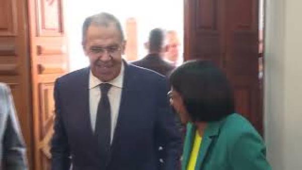 "اختبأت خلف الباب".. نائبة رئيس فنزويلا تنصب كمينا لوزير الخارجية الروسي (فيديو)