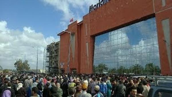 الفوضى والاقبال الكبير على مرجان انزكان