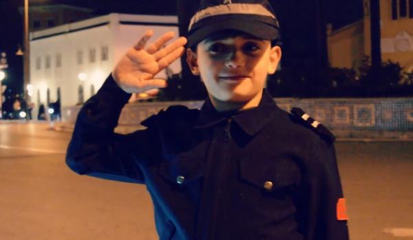 شرطي صغير بتطوان: على المواطنين احترام قانون السير وحلمي أن أصبح شرطيا "للقبض على الشفارة"