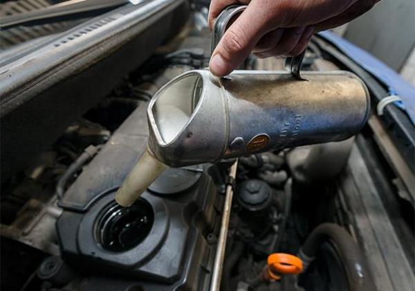 اضرار زيادة مستوى زيت المحرك