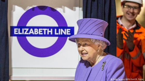 ملكة بريطانيا تؤجر أراضي مقابل مسامير وحدوة حصان!