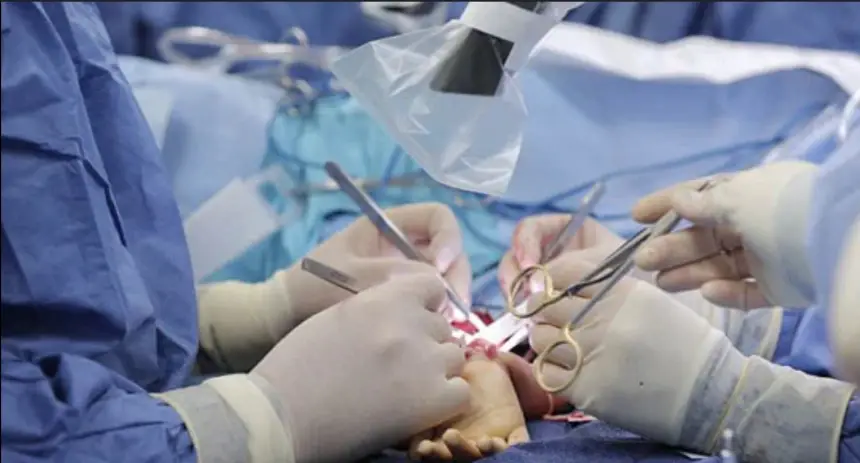 برافو.. طاقم طبي بمراكش ينجح في إعادة يد مبتورة قُطعت بشكل كامل بسبب منشار كهربائي
