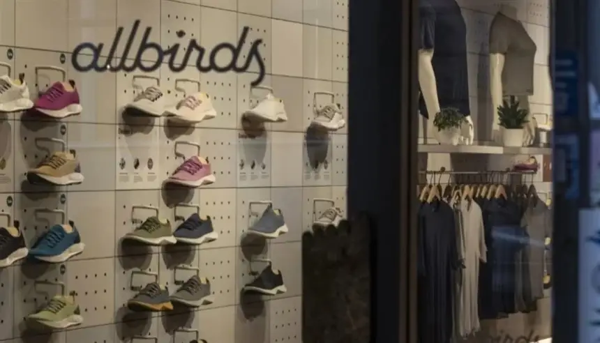 تحول غريب.. شركة شهيرة تودع عالم الأحذية وتتجه إلى الذكاء الاصطناعي