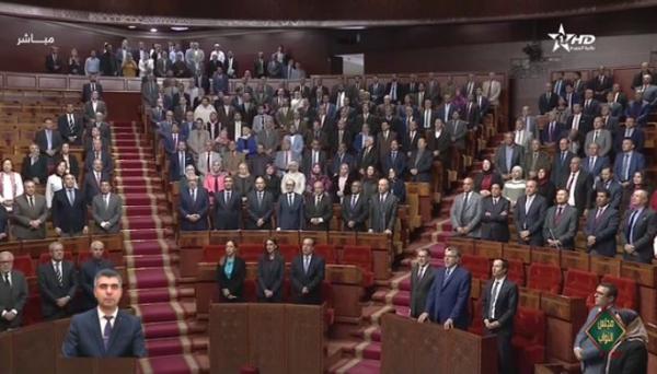 بالفيديو.. البرلمانيون يرددون النشيد الوطني رداً على حرق العلم المغربي بباريس