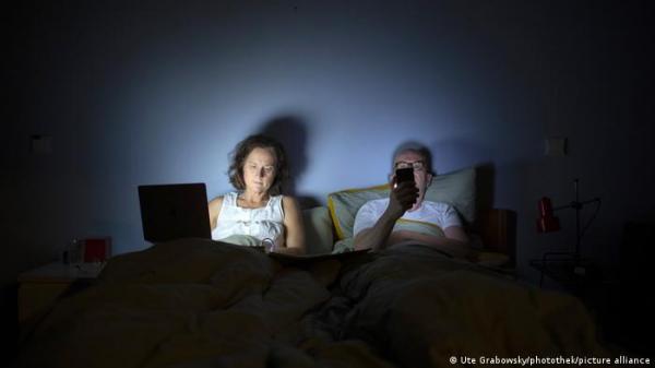 استطلاع: الأخبار السيئة تؤرق نوم النساء أكثر من الرجال!