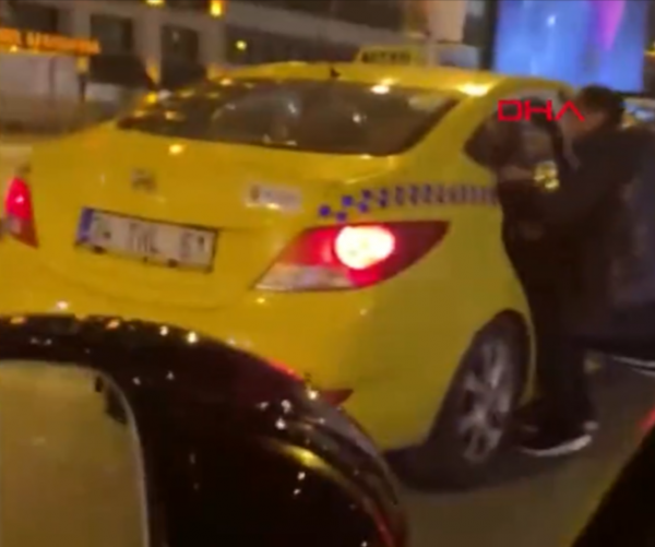 اعتداء سائق طاكسي بتركيا على سائحة من أُصول مغاربية(فيديو)