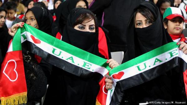 الاتحاد الإماراتي "يرشي" الجمهور لحضور المباريات