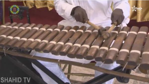 الملك محمد السادس يتعرف على الايقاعات السنغالية