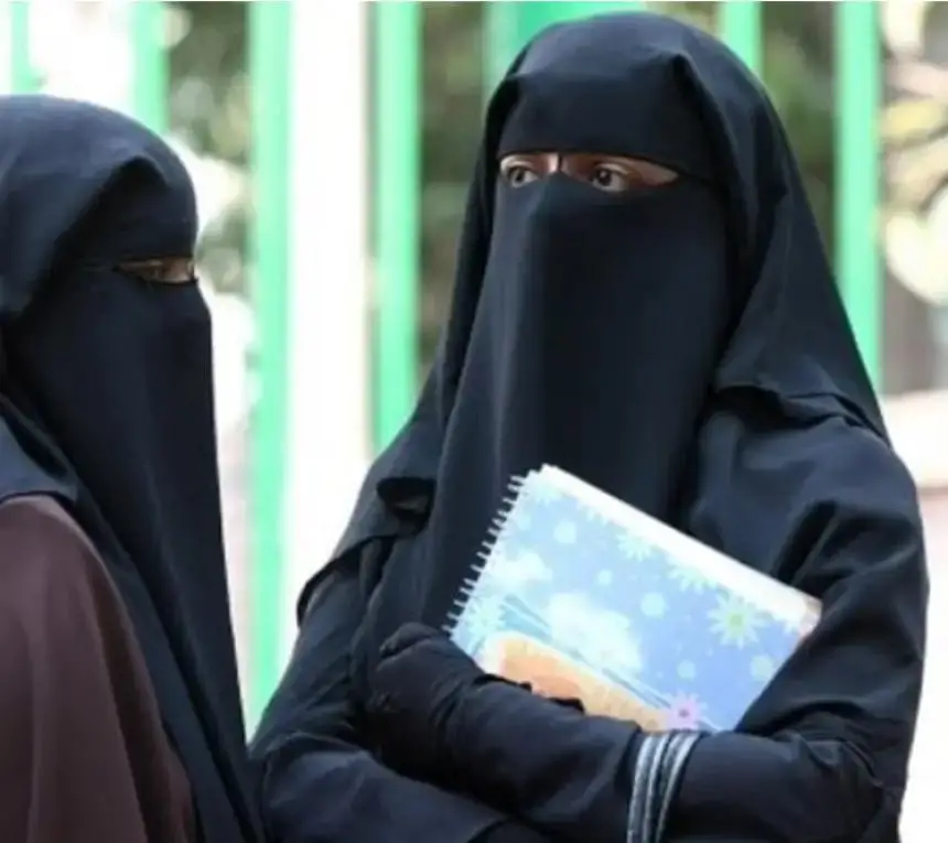 وأخيراً .. مشكل التلميذة المنقبة وجد طريقه للحل