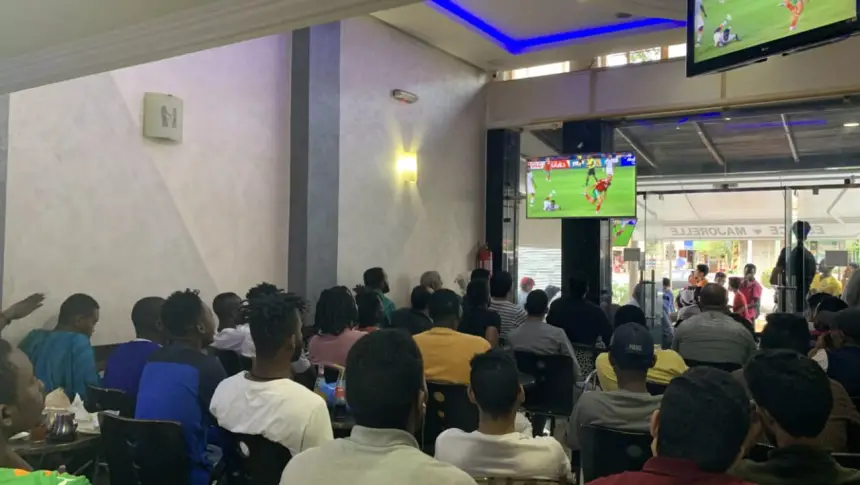 بين مؤيد ومعارض.. مقاهي المملكة تستعد لنقل مباريات "الكان" بمضاعفة الأسعار