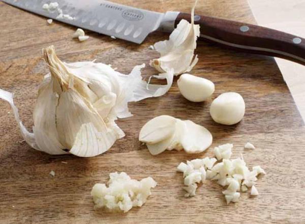 خطأ شائع نرتكبه أثناء الطهي بالثوم