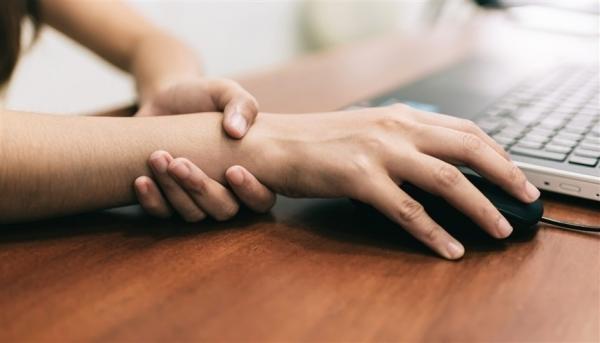 التهاب غمد الوتر .. وجع يصيب مستخدمي فأرة الكمبيوتر