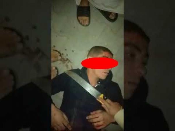 بالصورة..مُصلون يُعاقبون شابا بعد محاولته سرقة سيدة فجرًا