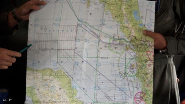 ماليزيا : الطائرة المفقودة جرى تحويل مسارها عمدا ، و الشرطة تفتش منزل قائدها