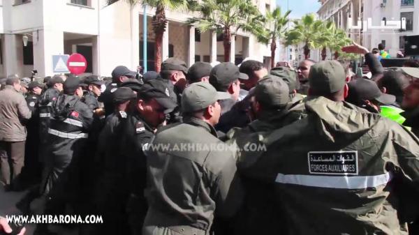بالفيديو..هكذا تدخل الأمن خلال مسيرة الأساتذة المتعاقدين بالدار البيضاء