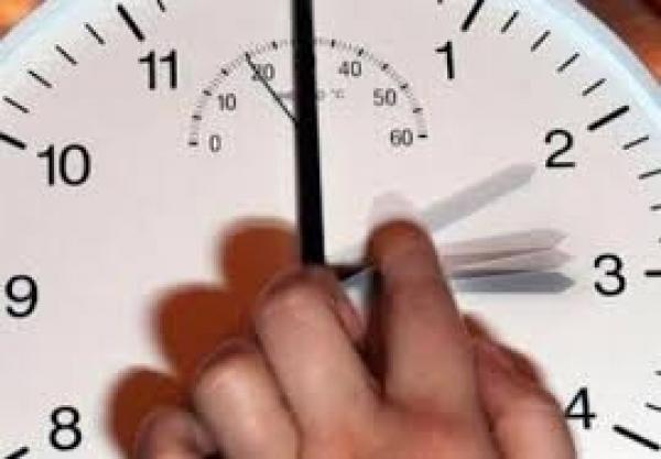 تغيير الساعة القانونية للمغرب ابتداء من يوم غد الأحد