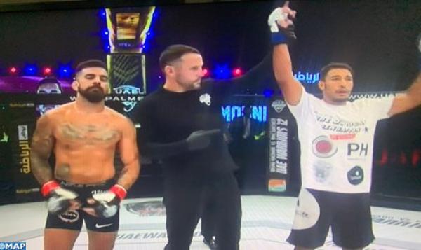 المقاتل المغربي أنس سيراج منير يفوز على خصمه البرازيلي في البطولة الدولية"محاربي الإمارات"